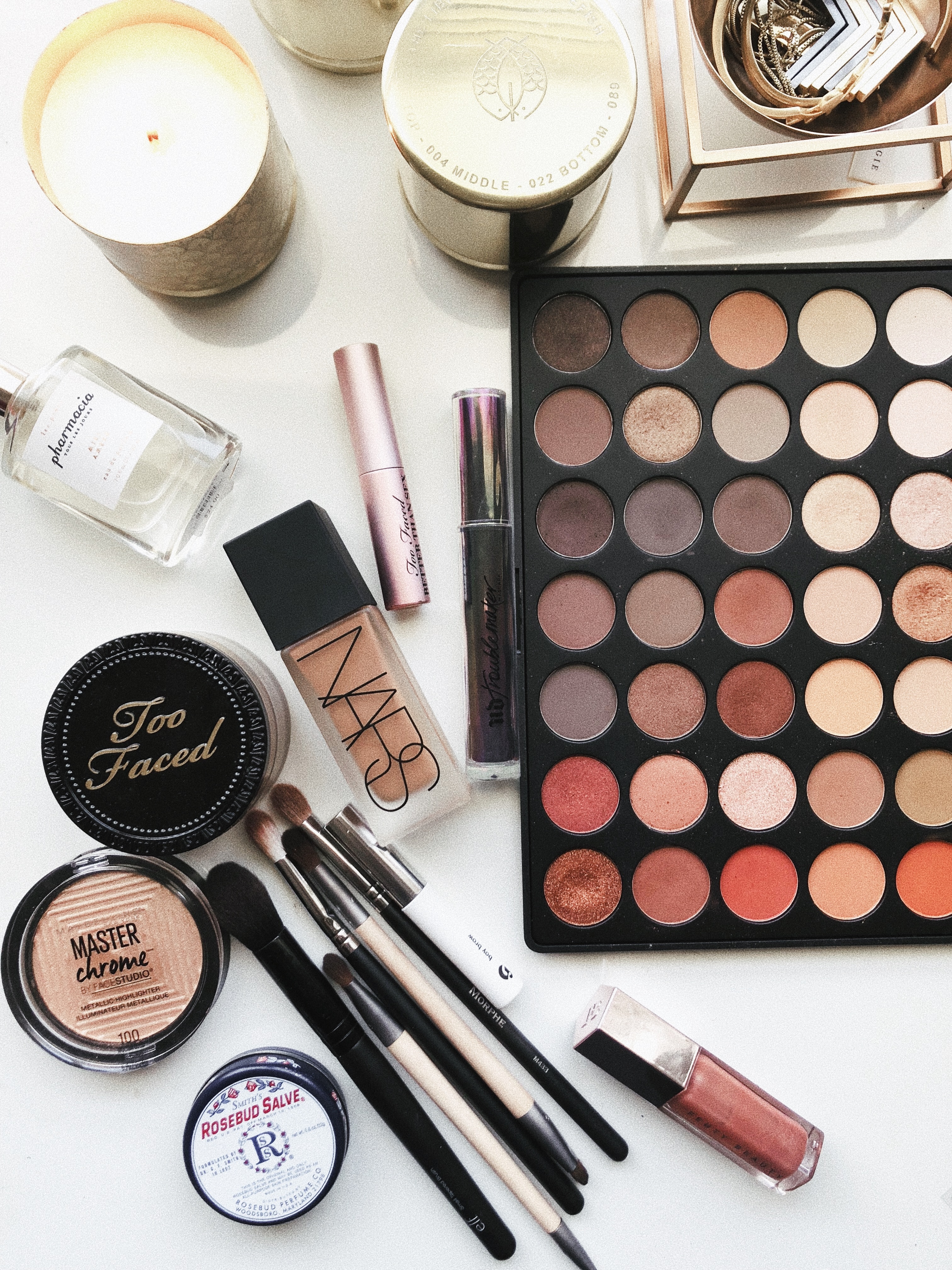 Types of Makeup Products Every Should Have | Entertainment's Saga