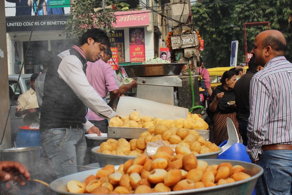 gol-gappe-lajpat-nagar-online-food-blog-entertainments-saga