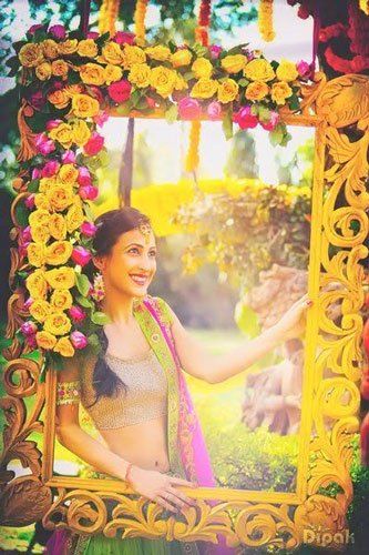 photobooth-ideas-wedding-indian-flower-frame
