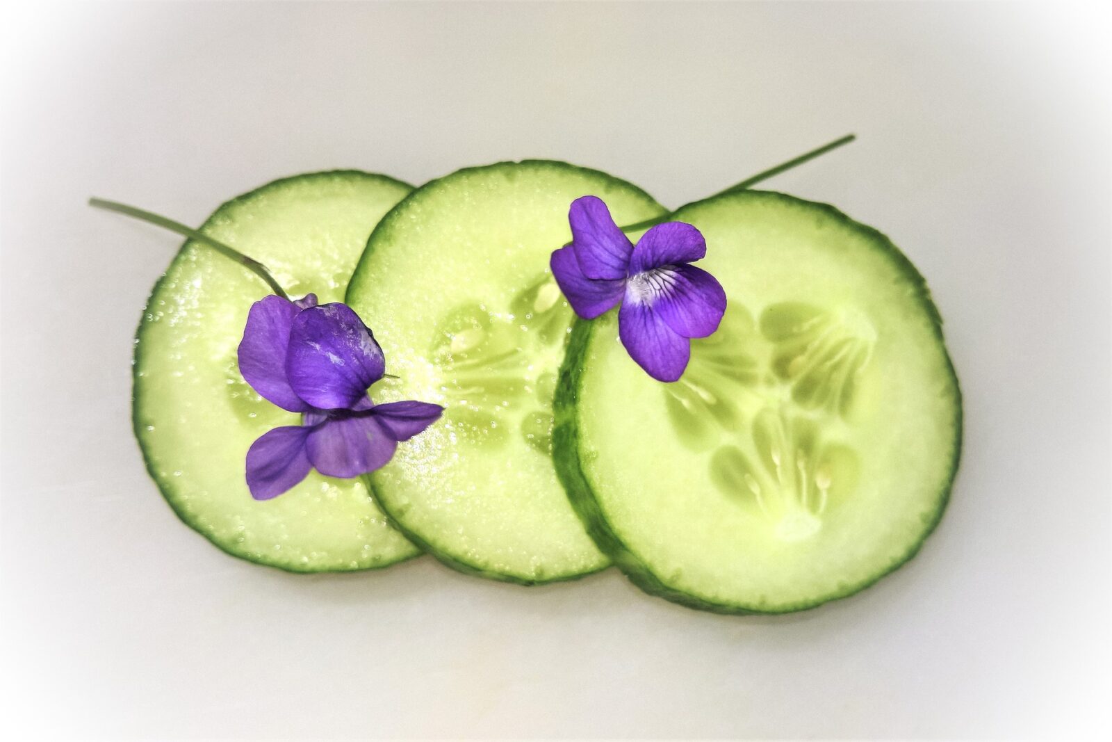 cucumber-placed-beautifully-beauty-tips-online-food-blog