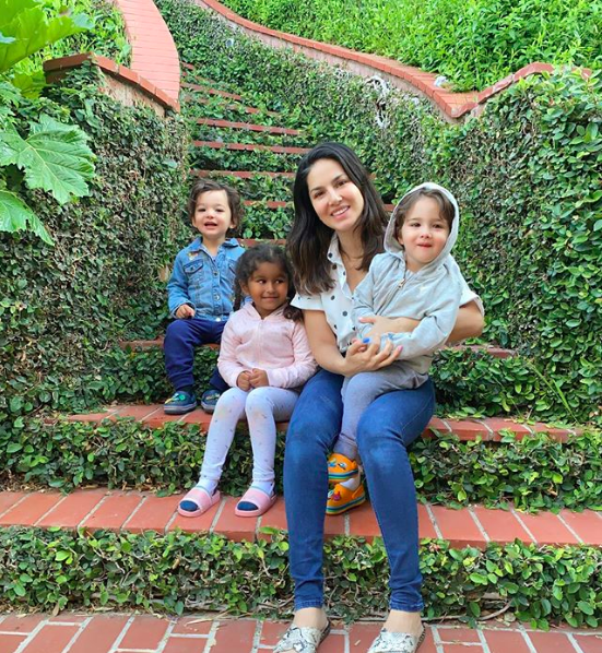 sunny-leone-with-her-kids-in-secret-garden-LA-California