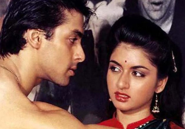 salman-khan-bhagyashree-scene-maine-pyaar-kiya-movie-IndiaTV-Entertainments-saga