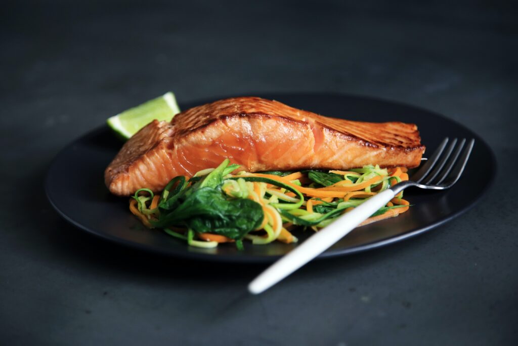 plate-salmon-online-food-blog