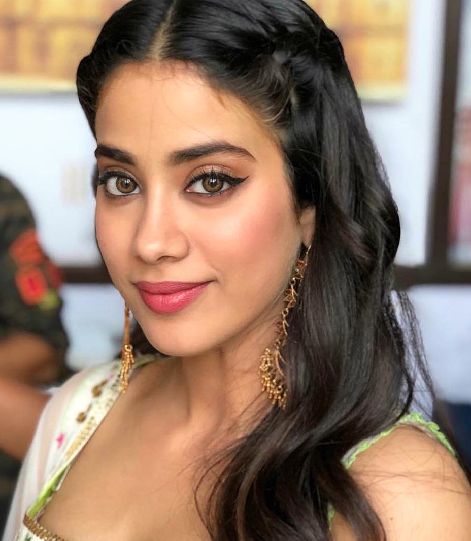 bollywood-actress-Janhvi-Kapoor-imdb-latest-bollywood-gossips-online